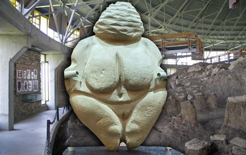 Femeia cu față de extraterestru. Enigmatica statuie din paleolitic, găsită pe teritoriul culturii Cucuteni, unde mai apoi s-au stabilit dacii
