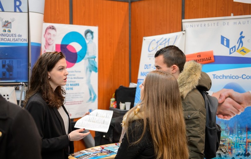 STUDIU | eJobs: 4 din 10 angajați inventează scuze pentru a lipsi de la birou, când au interviu pentru un nou job