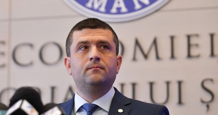 Radu Miruță a spus că dezvoltarea industrială a fost urmărită într-o anumită măsură, dar a susținut că modul în care aceasta a fost realizată a avut consecințe grave. Foto: Hepta