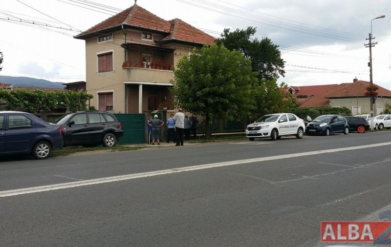 VIDEO/ Asasinat în Alba Iulia. O femeie a fost ucisă, iar fiul ei este în comă