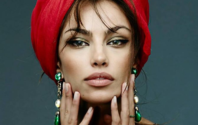 Ce bine arată Mădălina Ghenea. Super sexy în Grecia
