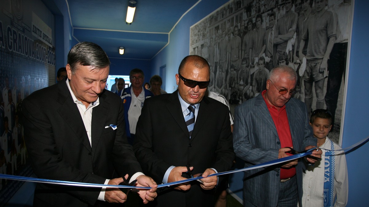 Mircea Sandu, stânga, Adrian Mititelu, mijloc, și Dumitru Dragomir, dreapta, pe vremea când tăiau panglica la stadionul Ion Oblemenco