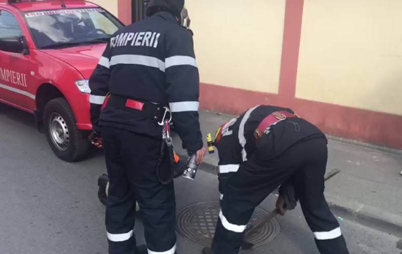 Apel fals la 112. Un copil a anunțat că a căzut într-un canal. Polițiștii l-au căutat timp de patru ore, minorul era acasă