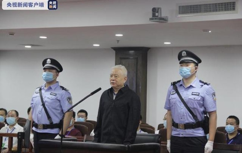 Un fost funcţionar chinez, condamnat la închisoare pe viaţă pentru mită de 15 milioane de euro. Instanța a calificat sentinţa drept ”indulgentă”