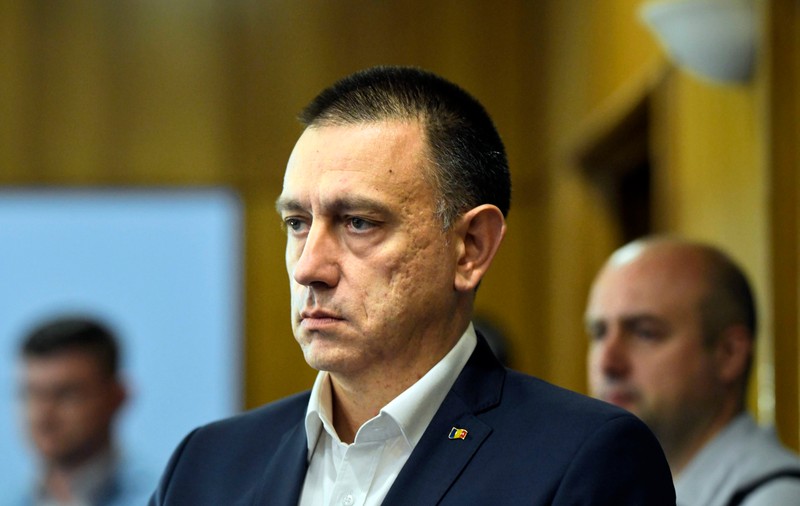 Cum începe Mihai Fifor  reforma în MAI. Polițiștii, obligați prin ordinul ministrului să poarte uniforma la serviciu
