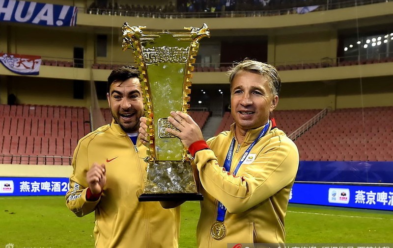 Dacă rămâne la chinezi, Dan Petrescu va lucra cu o legendă a fotbalului