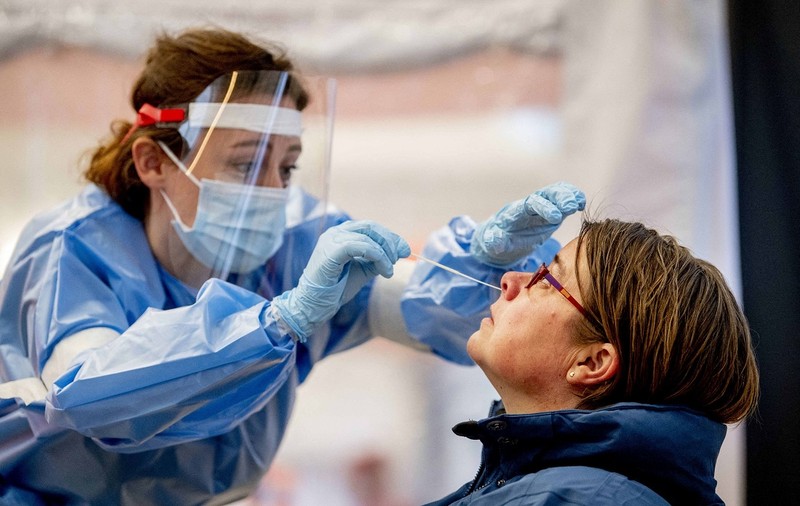 Testarea COVID ar putea deveni gratuită, după lansarea pașaportului de vaccinare