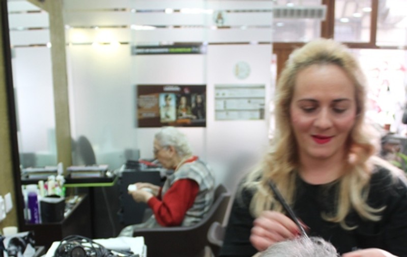 Un grup de bătrâne din Capitală a primit un cadou inedit de Mărţişor