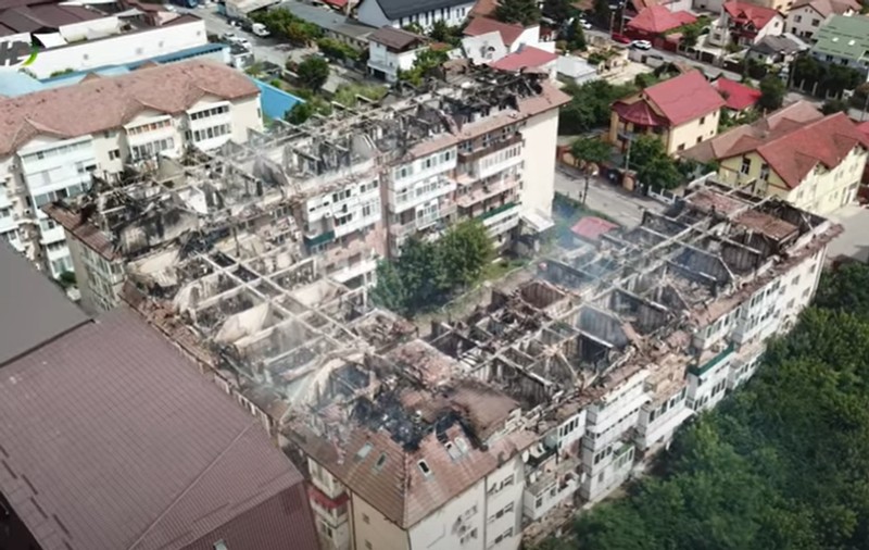 Imagini din dronă cu urmările incendiului de la cele trei blocuri din Craiova. 26 de apartamente au fost făcute scrum