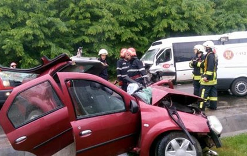 Accident în Cernica. Un mort și șapte răniți, dintre care doi copii. Un elicopter SMURD, solicitat la locul nenorocirii