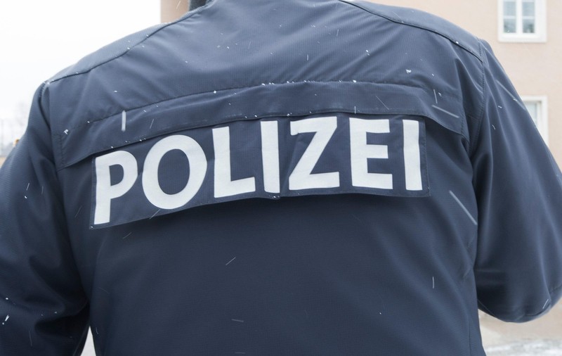 Șofer de 21 de ani care circula cu 180 km/h în Austria rămâne fără mașină și permis