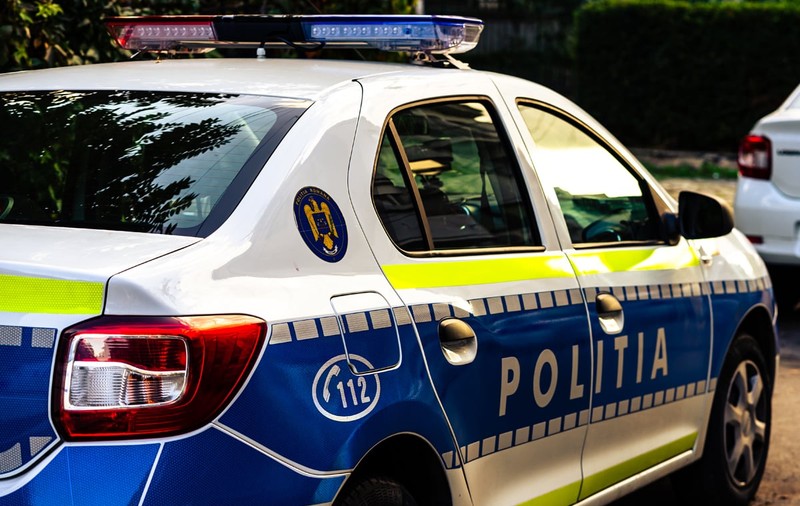 Bărbat din Dâmboviţa, arestat după ce a folosit cartea de identitate a unui bărbat şi a făcut împrumuturi