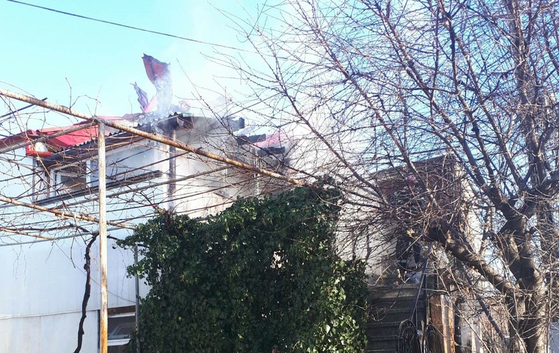 Explozie într-o casă din Eforie Sud, urmată de incendiu. O femeie de 67 de ani a suferit arsuri grave