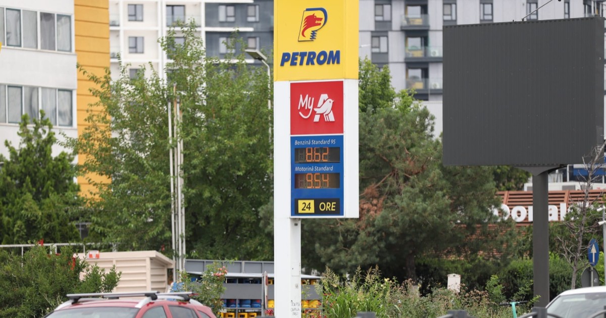Prețurile la benzină și motorină afișate de o stație Petrom din București