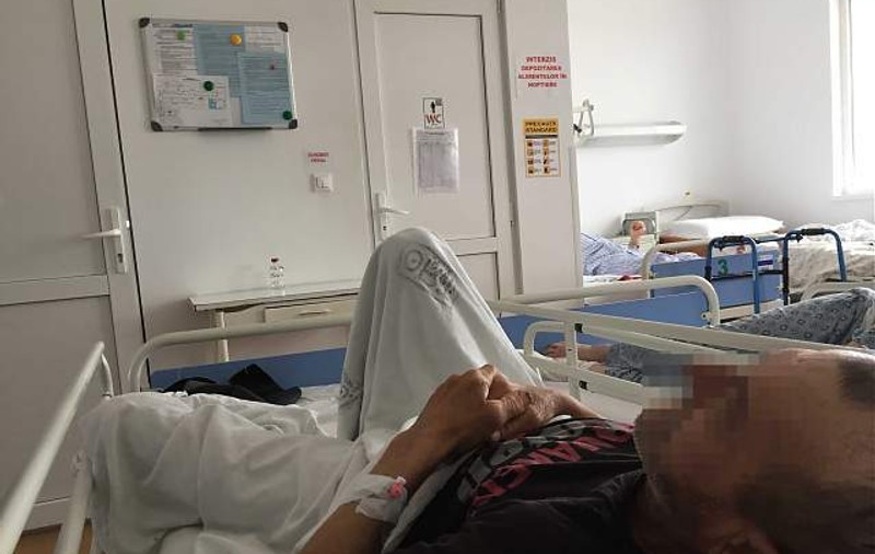 Un botoșănean și-a amputat singur piciorul și a ajuns cu el în punga la spital