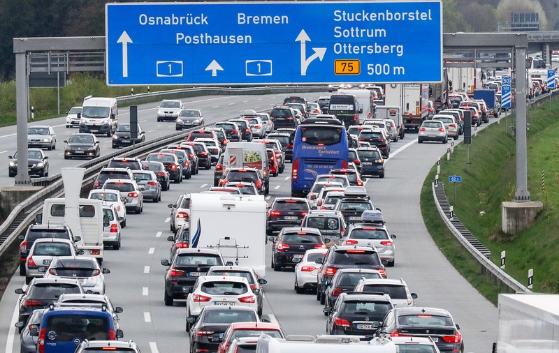 Șoferi români, jefuiți în parcările din Germania. Oamenii spun că au fost adormiți cu gaz