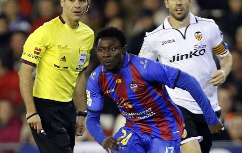 Obafemi Martins, fotbalistul-tapiţer