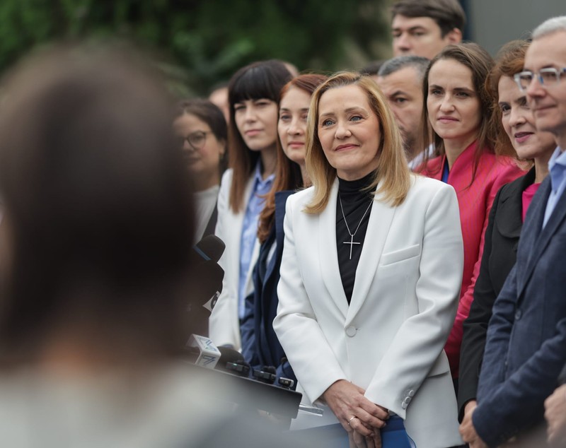 Elena Lasconi și-a depus candidatura la prezidențiale. Atac la Nicolae Ciucă: „Asta știe să facă, să execute ordine” | VIDEO