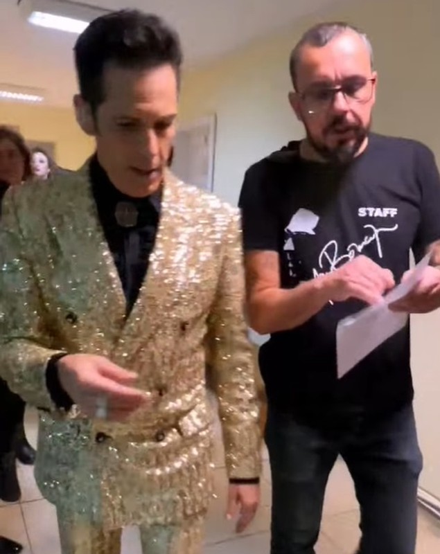 Ce s-a întâmplat în culisele concertului susținut de Ștefan Bănică jr la Sala Palatului. Cu cine a vorbit artistul, chiar înainte să apară pe scenă