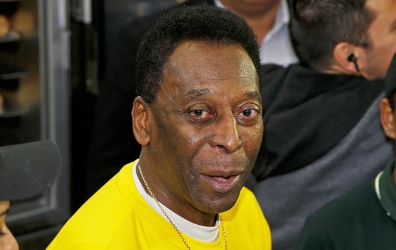 Pele a ajuns la spital şi a fost operat. Ce spun medicii despre starea lui