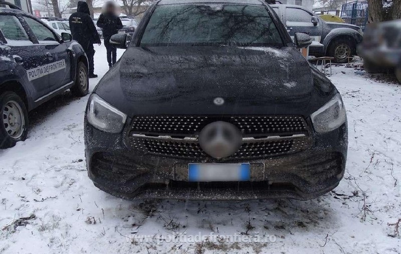 Un șofer bulgar voia să intre în România cu o mașină de 150.000 de lei, căutată în Italia