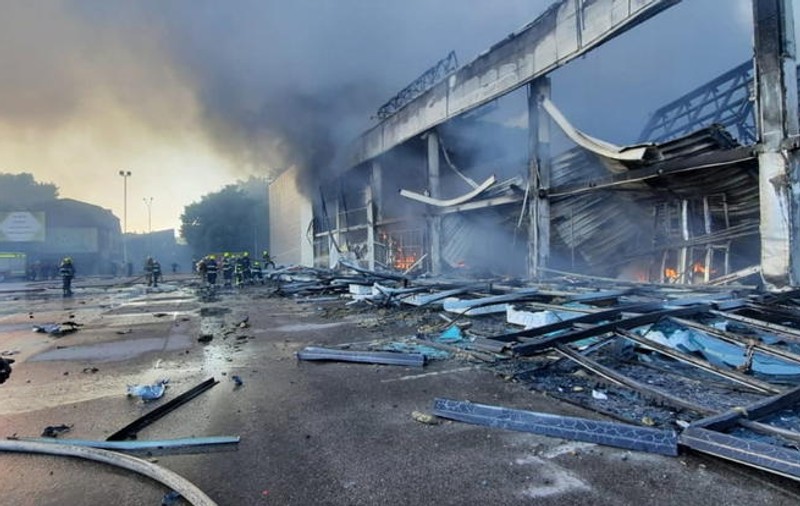 Liderii internaționali condamnă atacul asupra mall-ului din Kremenciuk. "Arată profunzimea cruzimii şi barbariei lui Putin"