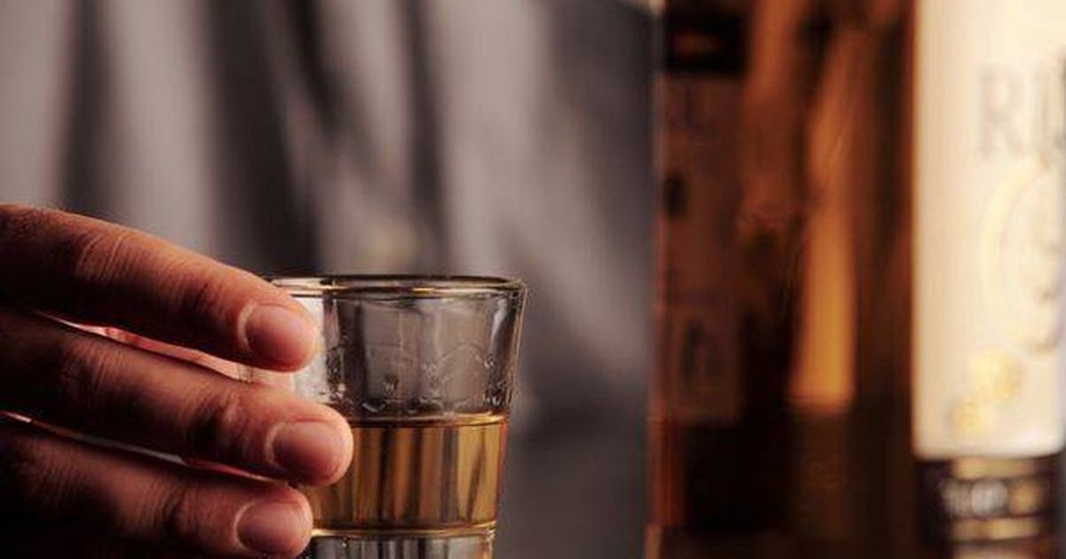 România, pe primul loc în Europa la consumul de alcool ilicit