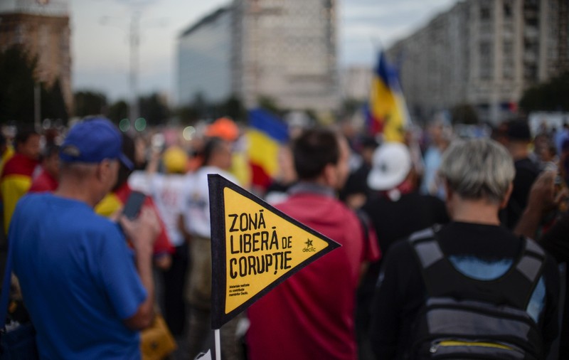 SONDAJ. Mulți români nu vor să-și riște viața pentru patrie: „Nu merg la război ca să apăr averile corupților și ale șmecherilor care fug din țară”