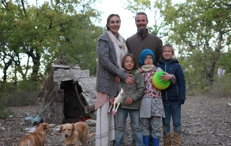 Trei copii crescuți într-o pădure au fost luați de lângă părinți de autorități, în Italia