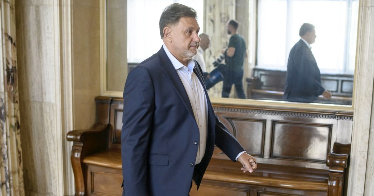 Ministrul Sănătății, Alexandru Rafila, în sediul Guvernului. Foto: Hepta