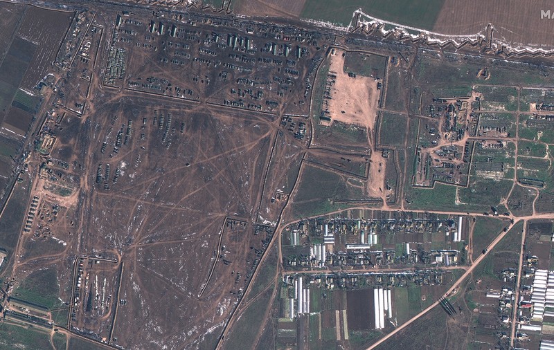 Imaginile din satelit arată că rușii au golit o bază militară-cheie din Crimeea. Ce spun experții despre decizie