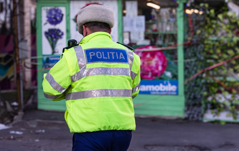 Reducere de pedeapsă pentru polițistul care transmitea informații din dosarul „Șpagă în spitalele COVID”. Ce limbaj codificat foloseau inculpații