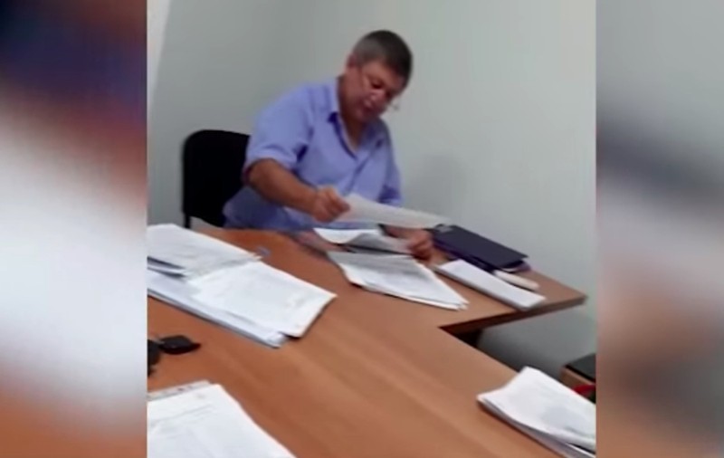 VIDEO | Plângere la DNA și Poliție în cazul filmulețului în care angajați ai Primăriei sectorului 5 ar falsifica semnături pentru Daniel Florea și Gabriela Firea