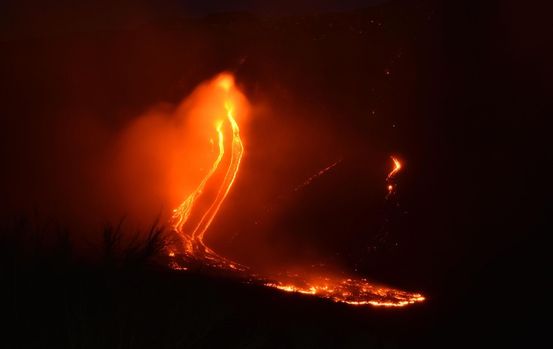 VIDEO | Imagini spectaculoase cu erupția vulcanului Etna