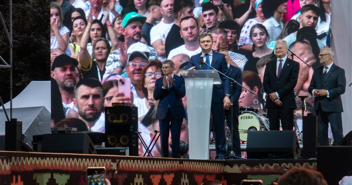 Premierul Dorin Recean (în prim-plan), președintele Parlamentului Igor Grosu (stânga) și președinții celor trei state baltice la evenimentul de marți seara de la Chișinău Foto: Profimedia