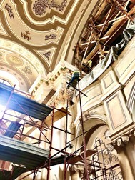 Restauratorii care lucrează la restaurarea Domnului au păstrat decorul, dar au schimbat gama cromatică