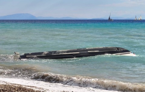 O barca rasturnata in kefalonia, septembrie 2026