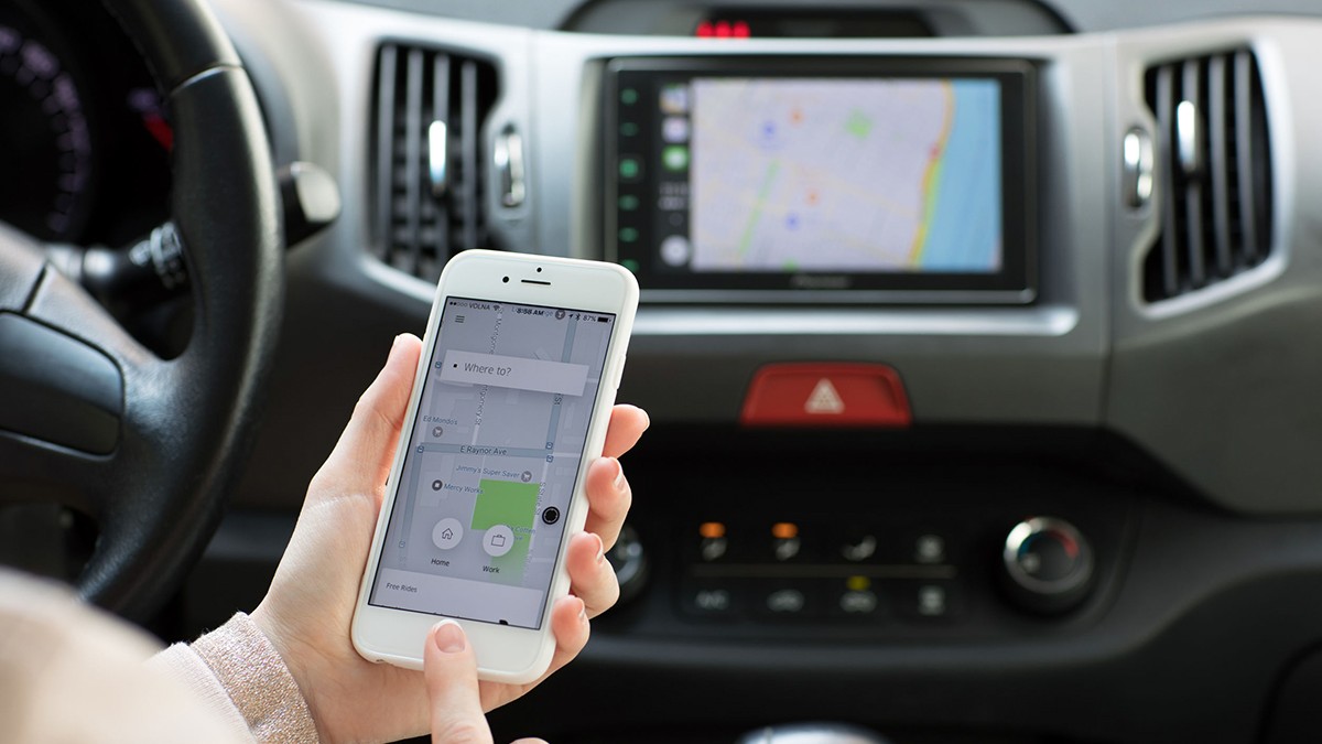 Deținătorii de telefoane iPhone care nu primesc mesajele Ro-Alert trebuie să activeze manual o opțiune din secțiunea notificări dacă vor să le primească.