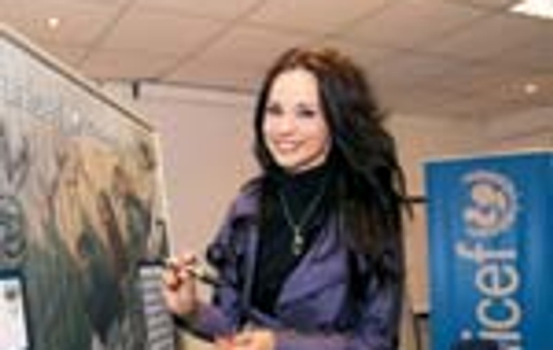 Andreea Marin strange bani pentru copiii romani