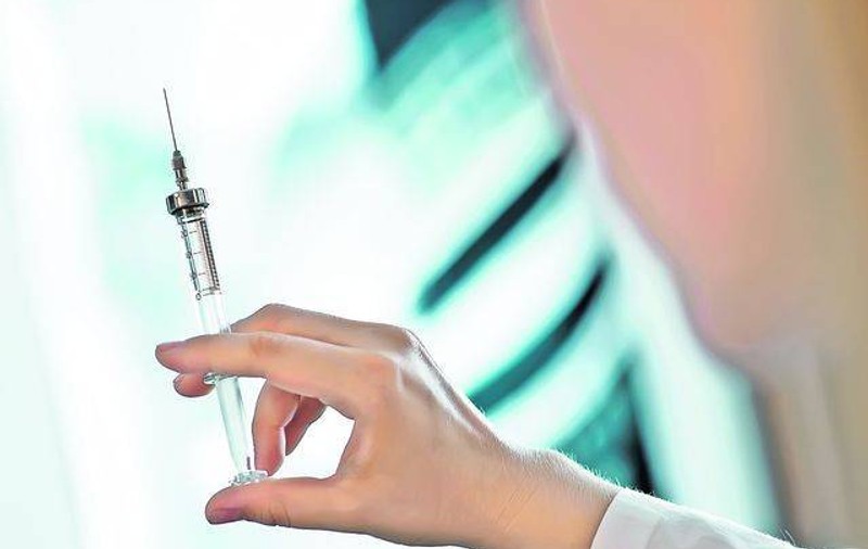 Ministerul Sănătăţii vrea să reia vaccinarea fetiţelor de 11 ani 