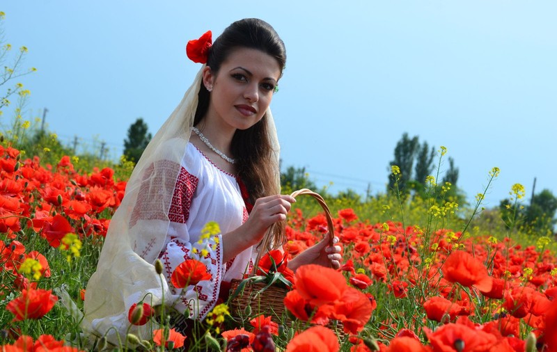 REPORTAJ / Maria, fata de preot cu 10 pe linie, care uimește prin performanțele școlare, dar și prin frumusețe - FOTO