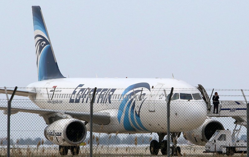 Avionul EgyptAir prăbușit în Mediterana: Un pilot ar fi încercat să stingă un incendiu la bord