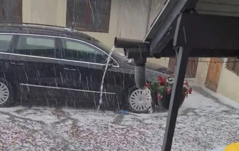 Vijelii și grindină în mai multe zone din țară, unde au fost alerte meteo. Cum va fi vremea în zilele următoare