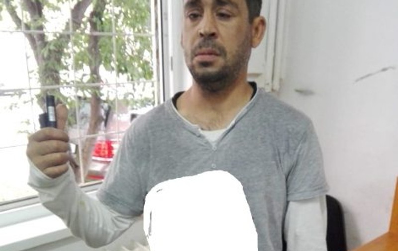 Bărbat din Piatra-Neamț, prins  cu mesaje obscene scrise pe ziduri și adresate Primăriei. Ce a pățit
