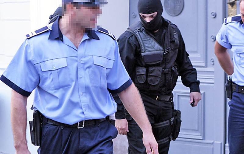Poliţist acuzat că a bătut un bărbat pe care îl suspecta de furt