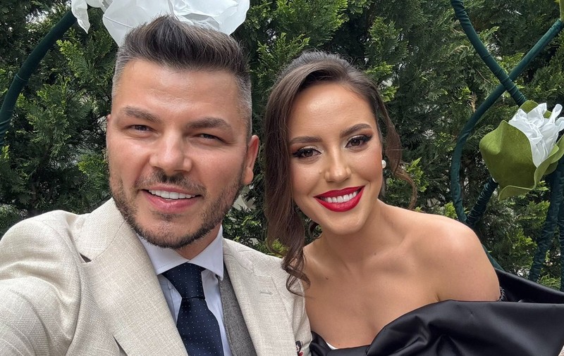Valentin Luca, finalist la „Românii au talent”, și Roxana Ghiorghian, fosta știristă de la Antena 1, s-au căsătorit. Primele imagini de la eveniment
