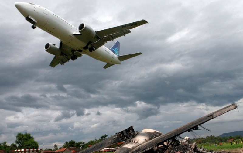 Accident aviatic soldat cu morţi în Indonezia