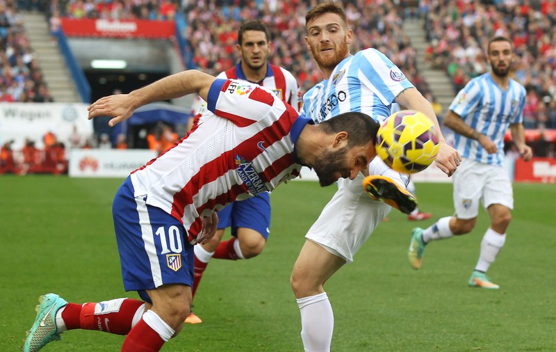VIDEO / Arda Turan a fost lovit VIOLENT. Prima reacţie a arbitrului a fost HALUCINANTĂ