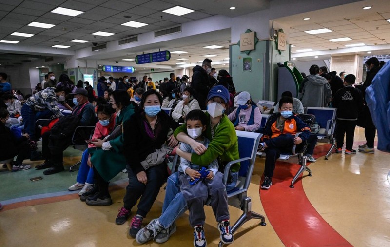 Înmulțirea cazurilor de infecții respiratorii din China provoacă îngrijorări la OMS, care cere măsuri de protecție