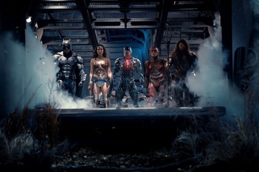 De la stânga la dreapta îi avem pe Batman, Wonder Woman, Cyborg, Flash și Aquaman Sursa foto: HBO